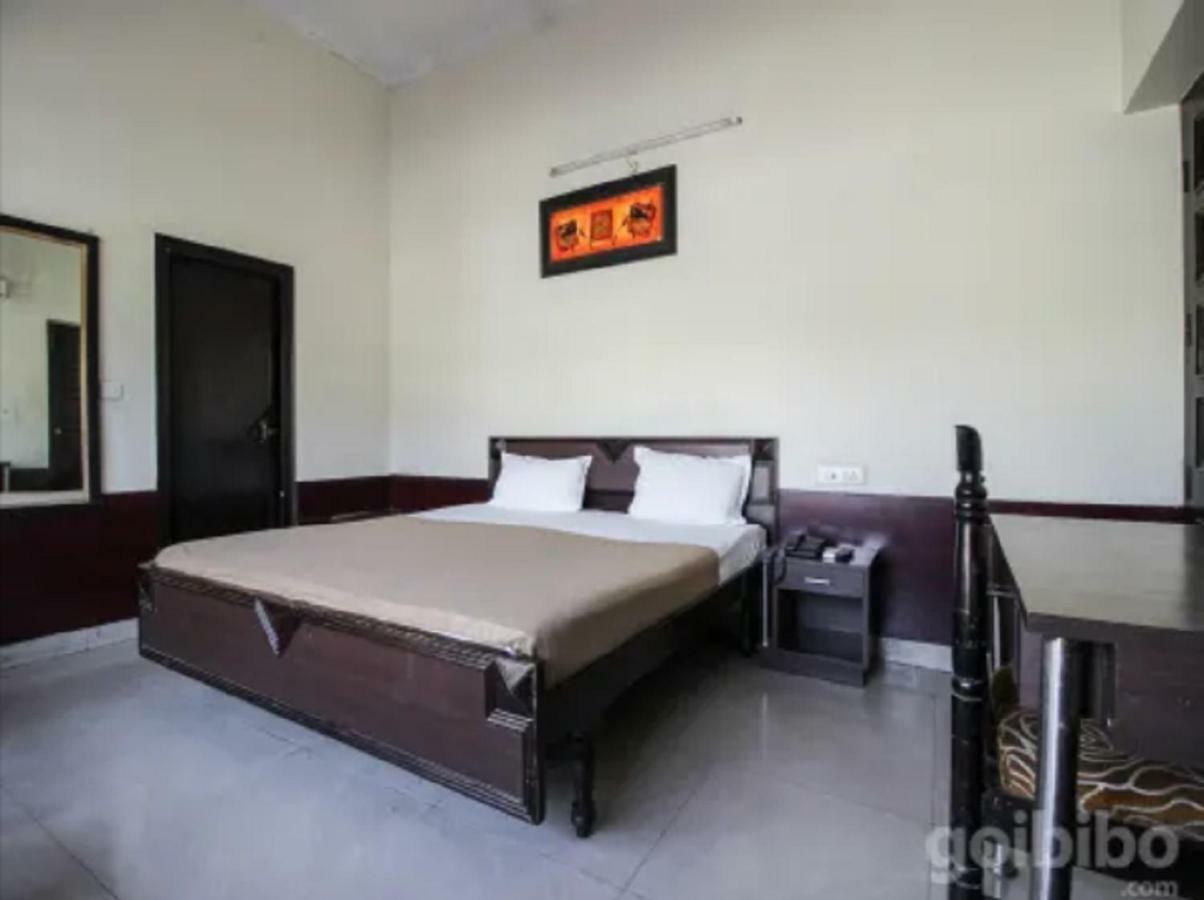 Hotel Utsav Dehradun Zewnętrze zdjęcie